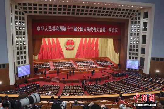 3月18日，十三届全国人大一次会议在北京人民大会堂举行第六次全体会议。 中新社记者 盛佳鹏 摄